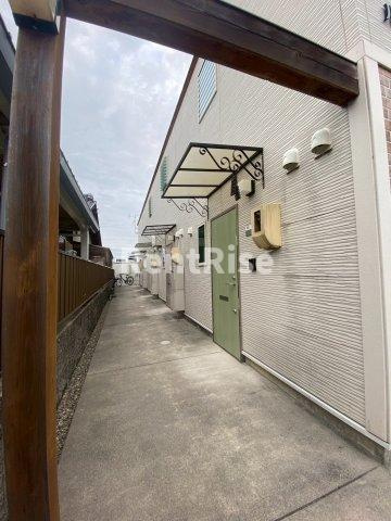 ル・シェノン苅安賀のエントランス