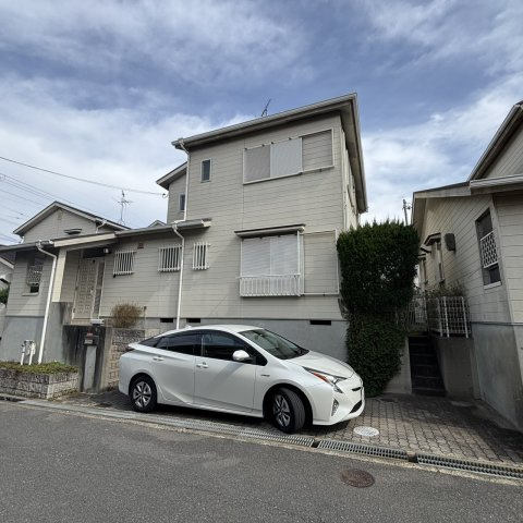 香里園山之手町戸建の駐車場