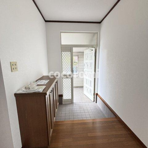香里園山之手町戸建の玄関