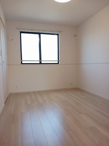 【内装】 | クレスト | 明るい色調の室内です