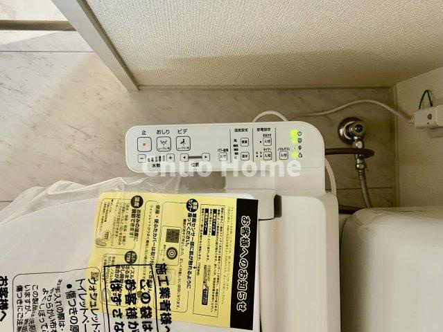 江戸川区船堀2丁目新築分譲住宅の内装|【ウォシュレット】清潔に使いたいお手洗いには最適な設備です。もちろんウォームレットも標準装備です。