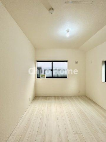 江戸川区船堀2丁目新築分譲住宅の子供部屋|【子供部屋】お子様を持つ家庭の約6割が「家族や子どものため」に購入を希望。入学後の転校を避け、広い空間でのびのび育てたいなどの親心が、家探しのきっかけになっているようです。