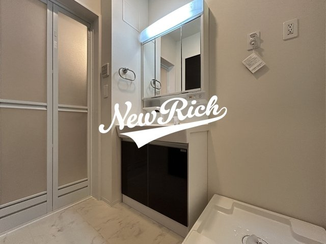 高崎市問屋町西２丁目のアパートの独立洗面台