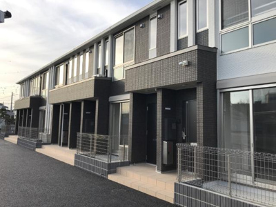 【エントランス】 | サンライズ | 外観写真（昼）