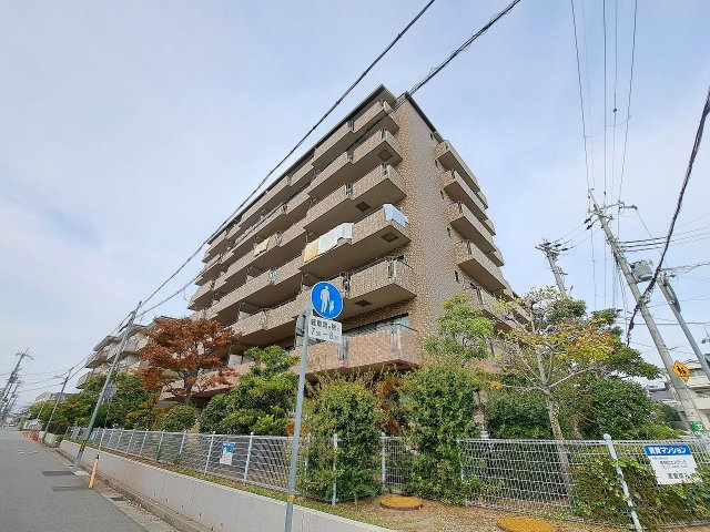 レジェンダリー小松の外観