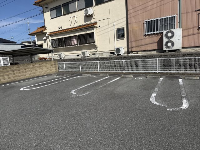 ラ・セレサＢの駐車場