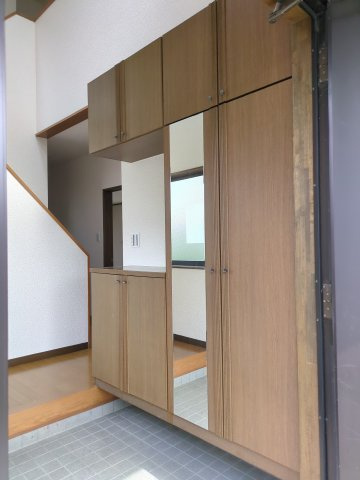 【玄関】 | 大網白里市みずほ台１丁目　中古戸建 | 玄関収納