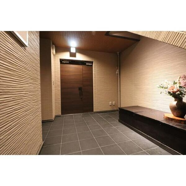 ForestMaison堀川御池（フォレストメゾン堀川御池）のエントランス