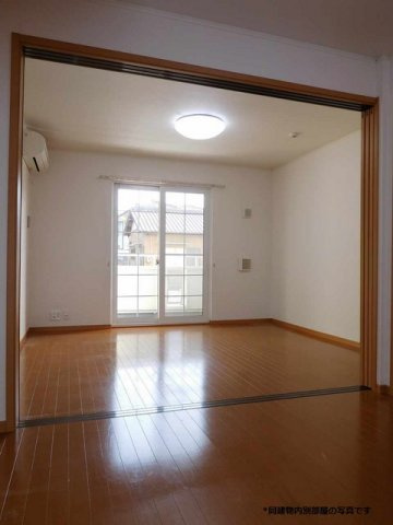 ヴィラ神明Ａの居間・リビング