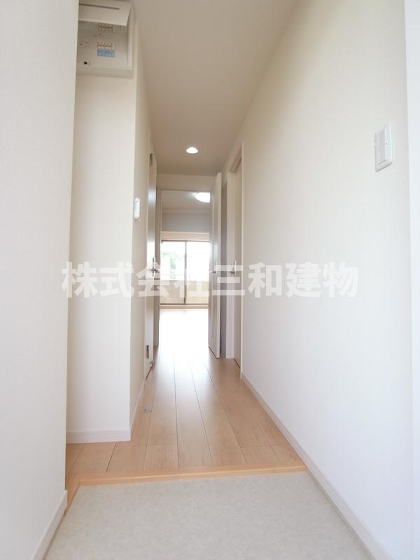 リブリ・広沢の玄関