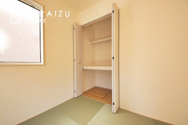 【収納】 | 小鳥の鳴き声で目覚める朝、爽やかな風が入ります。太陽の陽射しでお洗濯物がカラッと乾き、気持ちの良い洋服とお布団で快適に過ごせます。