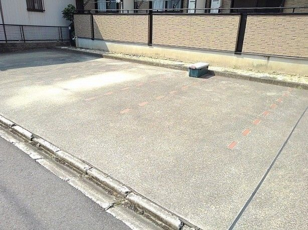 リヴィエール大正の駐車場