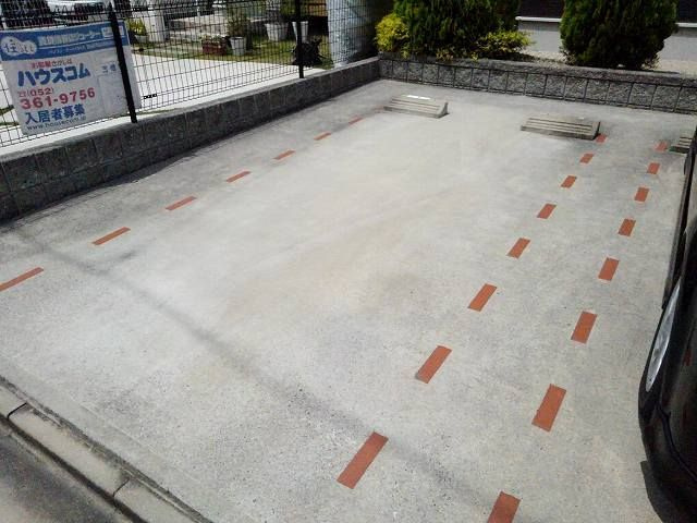 ツインベルの駐車場