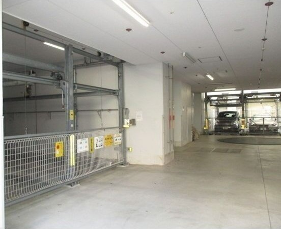 レジディア高岳の駐車場