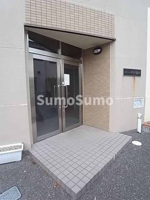 リバーサイド塚口のエントランス|ゆとりのあるエントランスです