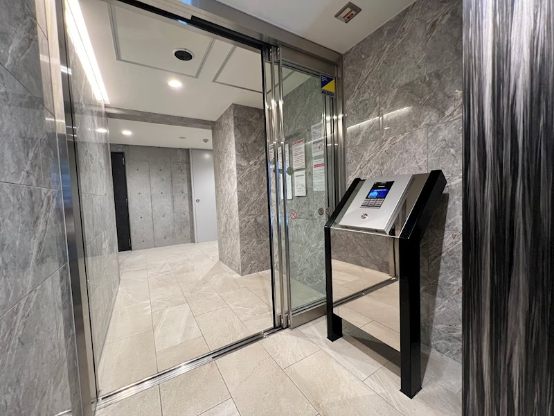 ＨＹ’ｓ　国分寺南町のエントランス