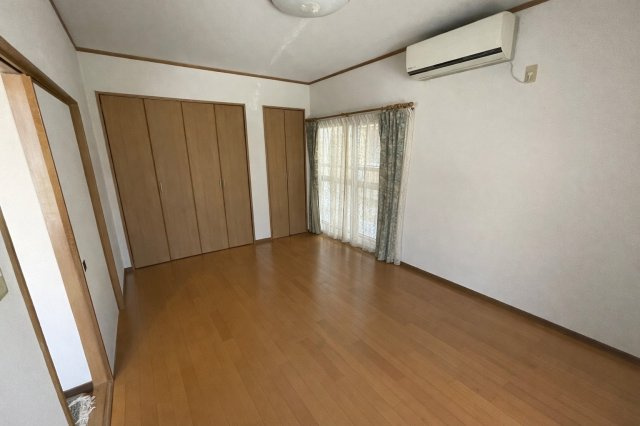 鳥取市桜谷中古戸建の洋室