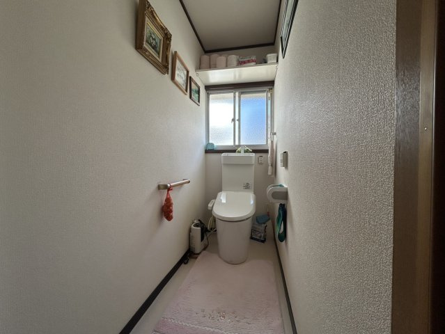 鳥取市桜谷中古戸建のトイレ