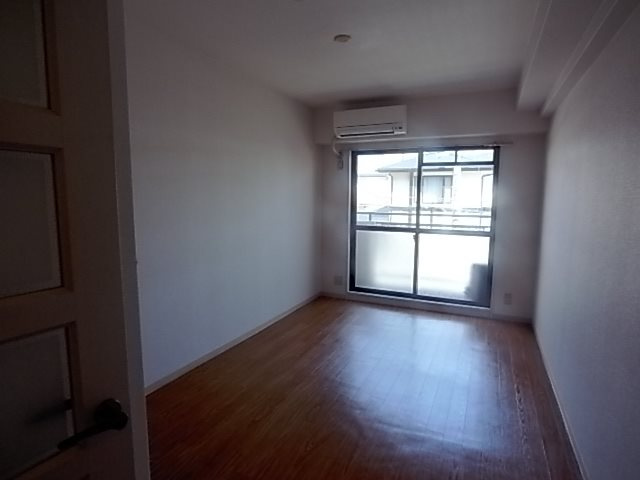 ワコーレ六甲アーベインの居間・リビング