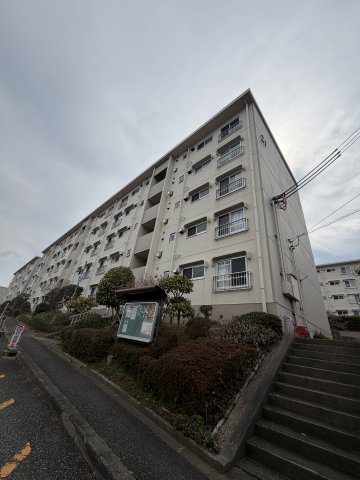 名谷4団地21号棟の外観