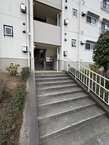 名谷4団地21号棟の外観