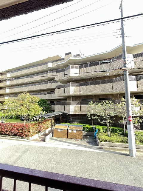 夙川ニューコーポの駐車場