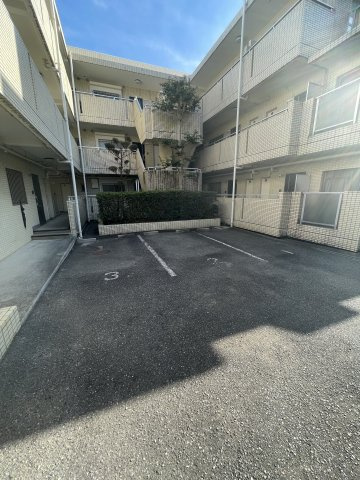 クレドール須磨潮見台の駐車場