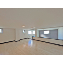 明るい色調の室内です