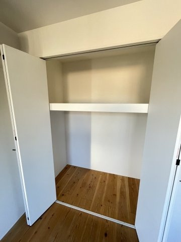 明るい色調の室内です