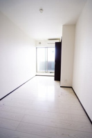 お部屋は白を基調としていてきれいです