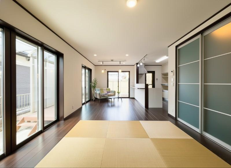 野洲市西河原　中古戸建の居間・リビング