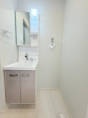 KUWAHOUSEの洗面所