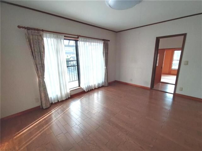 【洋室】 | 新座市片山２丁目１４戸建 | 広々とした洋室です