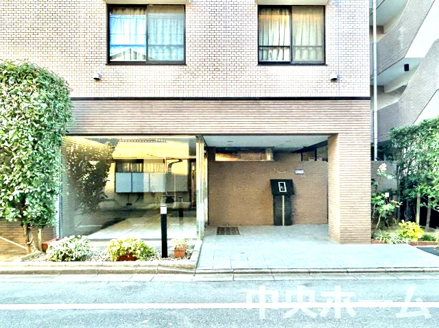 サンヴェール門前仲町のエントランス|【エントランス】マンションのエントランスは、その物件の印象を決める、顔とも言える場所です。毎日通る場所ですからきれいなのが一番です。