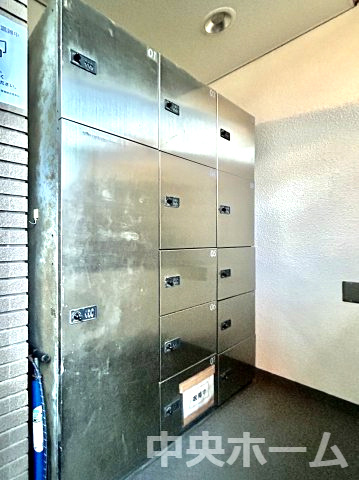 サンヴェール門前仲町の設備|【宅配ボックス】在宅時・不在時に関わらず、居住者の代わりに非対面で宅配物を受け取ってくれる便利な設備です。わかりやすくご説明致しますので見学時にはお部屋だけではなく共用部分もぜひチェックしてください。