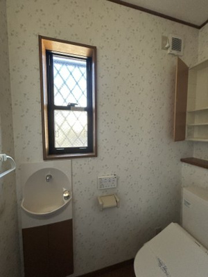 【トイレ】 | 釜台町戸建 | 1階