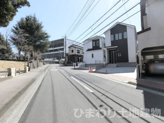 【外観】 | 綾瀬市小園南2丁目 B号棟 | 販売現地　前面道路約9m
