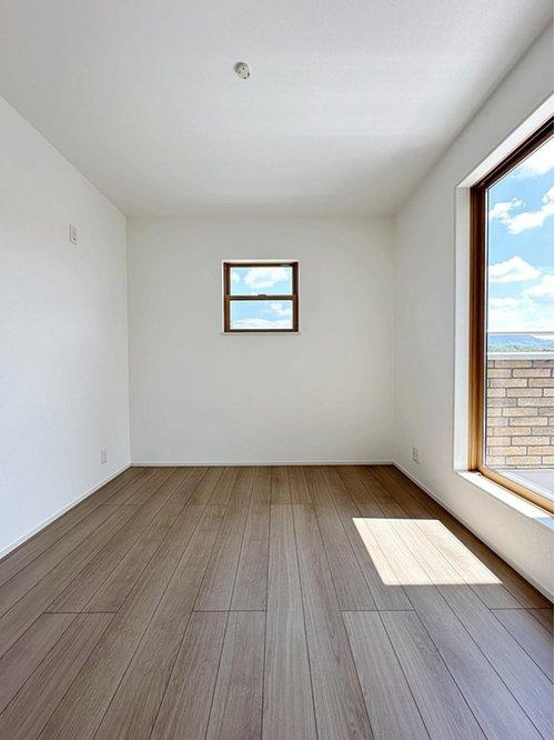 安佐南区八木6丁目の子供部屋|5.28帖の洋室☆
法律上は納戸扱いですが居室として利用可能です♪