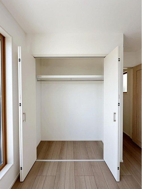 安佐南区八木6丁目の収納|全居室収納☆
5.28帖洋室のクローゼットです♪