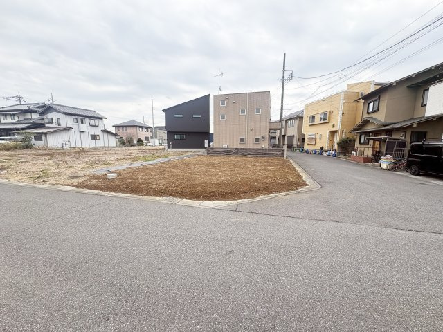 越谷市大道　土地の前面道路含む現地写真|コンビニやスーパーも徒歩範囲で便利