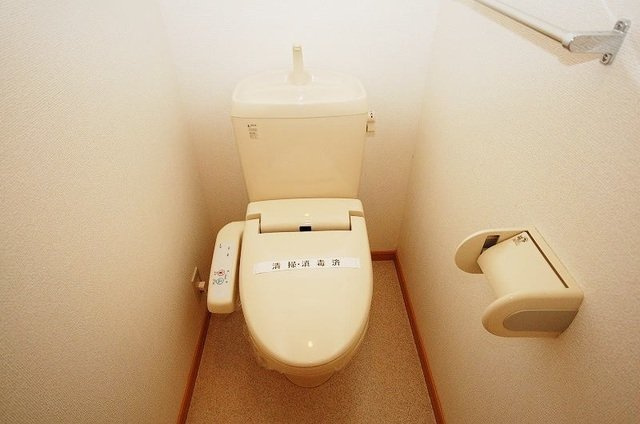【トイレ】 | シャン・ド・フルール | 清潔感のあるトイレです