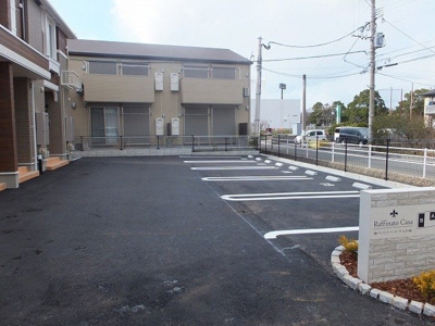 【駐車場】 | ラッフィナートカーサＡ | 駐車場完備です
