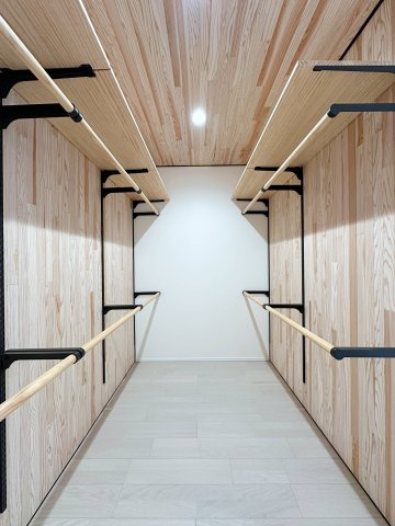 東区馬木6丁目 No.3の収納|全居室収納☆
6帖の主寝室はたくさん収納できるウォークインクローゼットです♪