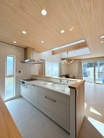 東区馬木6丁目 No.1のキッチン|(No.1)人造大理石天板のシステムキッチン☆
人造大理石天板は水垢が付きにくく汚れが落ちやすいのでお手入れも楽ちんです♪