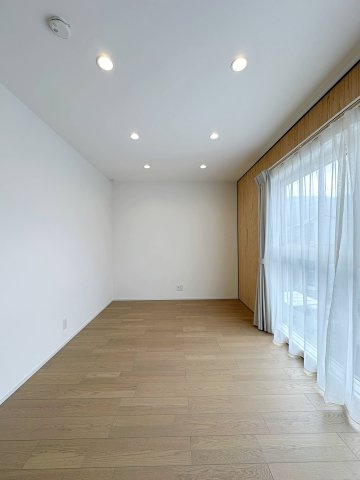 東区馬木6丁目 No.1の寝室|(No.1)6帖の主寝室☆
2階居室は全部屋に調光機能付きの照明が取り付けられています☆