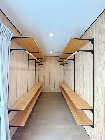 東区馬木6丁目 No.1の収納|(No.1)主寝室のウォークインクローゼット☆
全邸に大きなウォークインクローゼットがついています♪