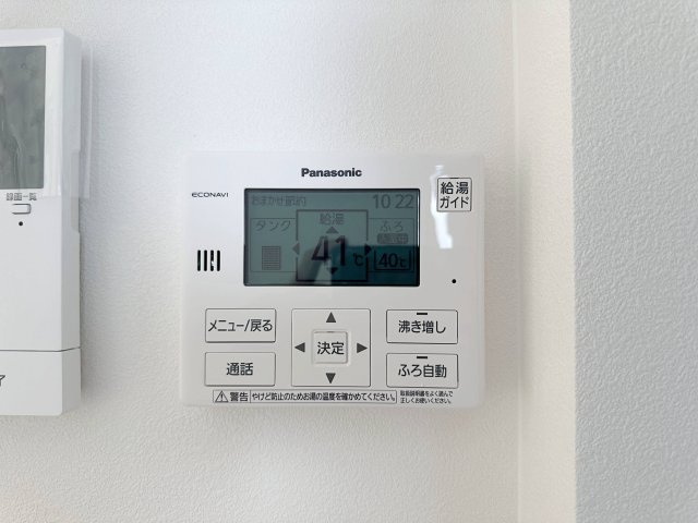 東区馬木6丁目 No.1の発電・温水設備|給湯器リモコン☆
キッチンからお湯の温度調整やお風呂の操作ができるのでとても便利です♪