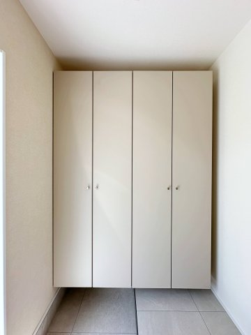 東区馬木6丁目 No.1の収納|シューズボックス☆
大容量のシューズボックスの為、靴もたくさん収納が可能です♪