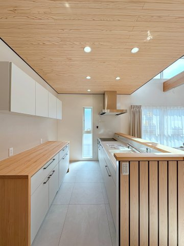 東区馬木6丁目 No.1のキッチン|(No.1)おしゃれなシステムキッチン☆
ここにも木材をふんだんに使用しており利便性とオシャレさを兼ね備えています♪