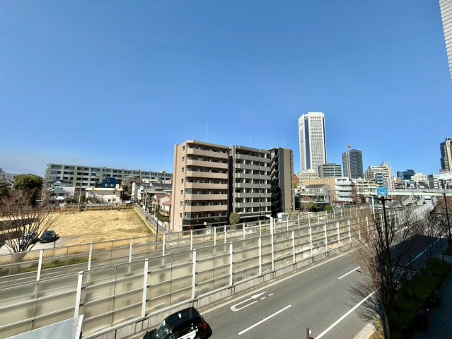 朝日プラザ代々木山手の展望|大きな空に包まれて、太陽の光をたっぷりと浴びながら過ごす毎日は、自然と家族の笑顔で溢れます。

現地ご見学希望・資料請求などお気軽にお問い合わせ下さい！
03-5990-5201